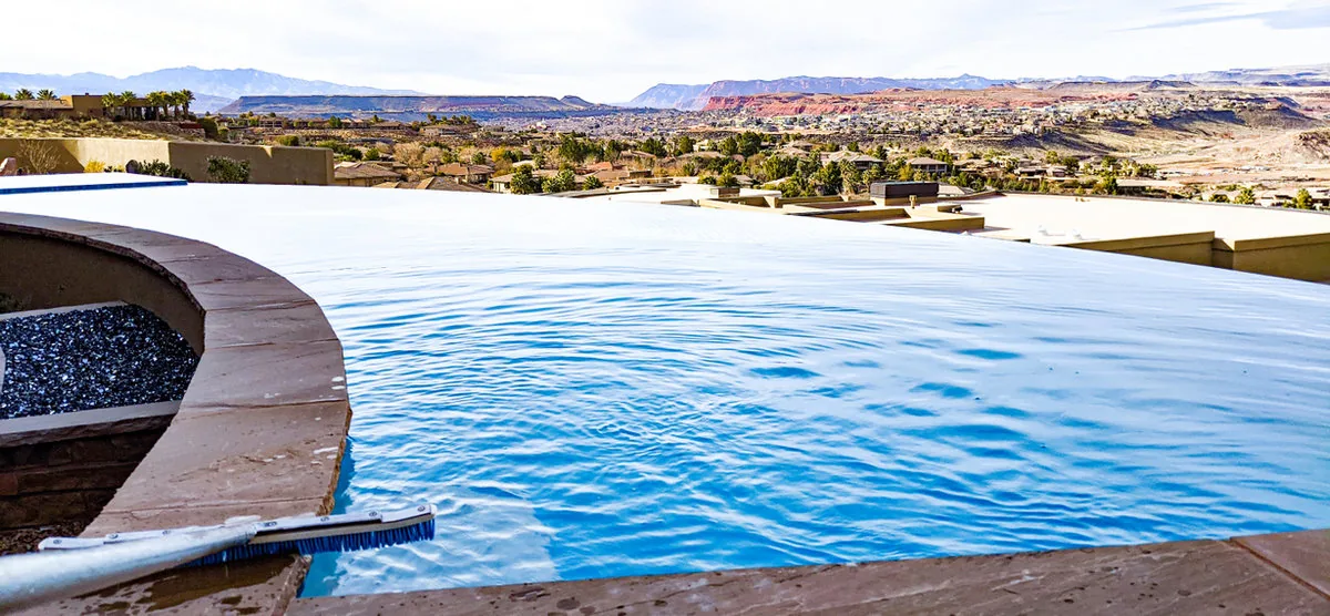 An infinity pool overlooking the Southern Utah landscape